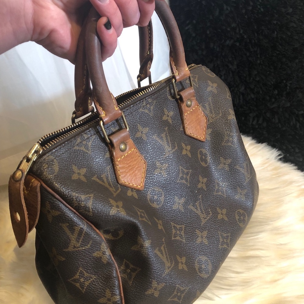 Authentic Louis Vuitton Monogram Speedy 25 Bag